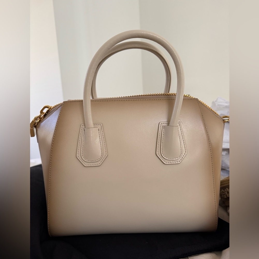 Givenchy Antigona Small in Dust Grey - Picture 3 of 8
